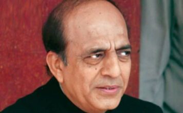 TMC MP दिनेश त्रिवेदी ने राज्यसभा से इस्तीफा दे दिया TMC के MP दिनेश त्रिवेदी ने राज्यसभा से इस्तीफा दे दिया। उन्होंने इस्तीफे के बाद मीडिया के लोगों से कहा कि पार्टी में अब दम घुट रहा है।