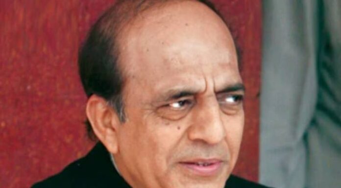 TMC MP दिनेश त्रिवेदी ने राज्यसभा से इस्तीफा दे दिया TMC के MP दिनेश त्रिवेदी ने राज्यसभा से इस्तीफा दे दिया। उन्होंने इस्तीफे के बाद मीडिया के लोगों से कहा कि पार्टी में अब दम घुट रहा है।