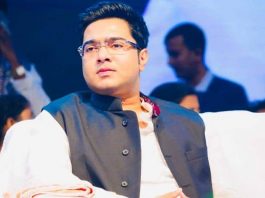 ममता बनर्जी के भतीजे अभिषेक बनर्जी के आवास पर सीबीआई ममता बनर्जी के भतीजे अभिषेक बनर्जी के आवास पर सीबीआई