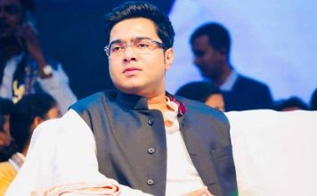 ममता बनर्जी के भतीजे अभिषेक बनर्जी के आवास पर सीबीआई ममता बनर्जी के भतीजे अभिषेक बनर्जी के आवास पर सीबीआई