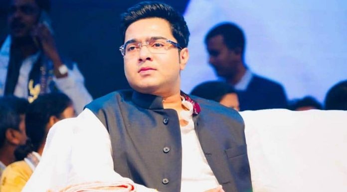 ममता बनर्जी के भतीजे अभिषेक बनर्जी के आवास पर सीबीआई ममता बनर्जी के भतीजे अभिषेक बनर्जी के आवास पर सीबीआई