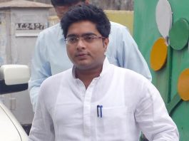 BIG BREAKING- ममता बनर्जी के भतीजे अभिषेक के घर पहुंची CBI BIG BREAKING- ममता बनर्जी के भतीजे अभिषेक के घर CBI की चीम ने दबिश दी है। मामला क्या है, यह अभी तक पता नहीं चला है।