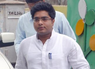BIG BREAKING- ममता बनर्जी के भतीजे अभिषेक के घर पहुंची CBI BIG BREAKING- ममता बनर्जी के भतीजे अभिषेक के घर CBI की चीम ने दबिश दी है। मामला क्या है, यह अभी तक पता नहीं चला है।
