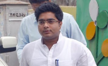 BIG BREAKING- ममता बनर्जी के भतीजे अभिषेक के घर पहुंची CBI BIG BREAKING- ममता बनर्जी के भतीजे अभिषेक के घर CBI की चीम ने दबिश दी है। मामला क्या है, यह अभी तक पता नहीं चला है।