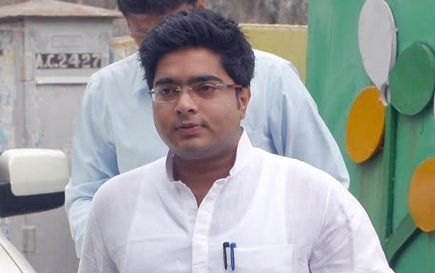 BIG BREAKING- ममता बनर्जी के भतीजे अभिषेक के घर पहुंची CBI BIG BREAKING- ममता बनर्जी के भतीजे अभिषेक के घर CBI की चीम ने दबिश दी है। मामला क्या है, यह अभी तक पता नहीं चला है।