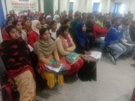 प्रशिक्षण के बाद युवाओं ने खुद बनाया AC-DC कनवर्टर, LED बल्ब प्रशिक्षण के बाद खुद AC-DC कनवर्टर और LED बल्ब बना कर युवा काफी खुश दिखे। यह सब अर्जुन फाउंडेशन द्वारा प्रशिक्षण के दौरान युवाओं ने सीखा।