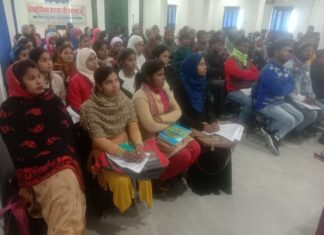 प्रशिक्षण के बाद युवाओं ने खुद बनाया AC-DC कनवर्टर, LED बल्ब प्रशिक्षण के बाद खुद AC-DC कनवर्टर और LED बल्ब बना कर युवा काफी खुश दिखे। यह सब अर्जुन फाउंडेशन द्वारा प्रशिक्षण के दौरान युवाओं ने सीखा।