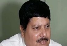 बीजेपी सांसद अर्जुन सिंह पार्टी में अपनी उपेक्षा से परेशान हैं बीजेपी सांसद अर्जुन सिंह अपनी उपेक्षा से परेशान हैं। कल उनके करीबी दो विधायक ममता से इसलिए मिलने गये, ताकि वह अपनी ताकत का अहसास करा सकें।