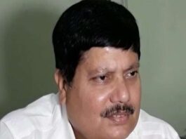 बीजेपी सांसद अर्जुन सिंह पार्टी में अपनी उपेक्षा से परेशान हैं बीजेपी सांसद अर्जुन सिंह अपनी उपेक्षा से परेशान हैं। कल उनके करीबी दो विधायक ममता से इसलिए मिलने गये, ताकि वह अपनी ताकत का अहसास करा सकें।