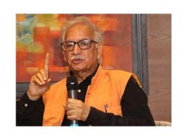 अरुण कमल गहरे अर्थ में प्रतिबद्ध कवि, बेहतर जीवन की आकुलता अरुण कमल गहरे अर्थ में प्रतिबद्ध कवि हैं और उनकी प्रतिबद्धता की जड़ें ठेठ भारतीय आबोहवा और जमीन में हैं। जो सामने है, वही उनकी कविता का विषय है।