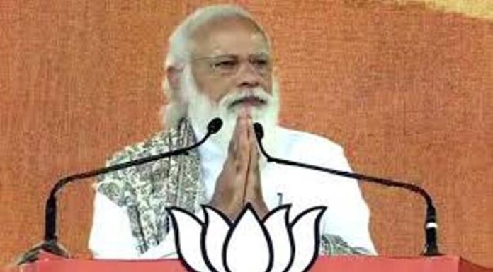 मोदी के मंच पर दिख सकते हैं सौरभ, मिठुन और प्रसेनजीत पीएम नरेंद्र मोदी की 7 मार्च की ब्रिगेड रैली में मंच पर दिख सकते हैं क्रिकेटर सौरभ गांगुली, एक्टर मिठुन चक्रवर्ती और अभिनेता प्रसेनजीत।