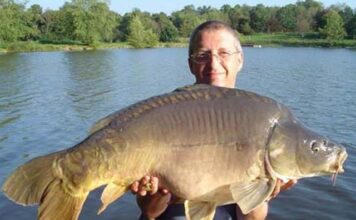 केज कल्चर के जरिये मत्स्य पालन कर बन रहे हैं आत्मनिर्भर केज कल्चर के जरिये मत्स्य पालन कर झारखंड के विस्थापित परिवार आत्मनिर्भर बन रहे हैं। झारखंड सरकार इसमें लोगों की सहायता कर रही है।