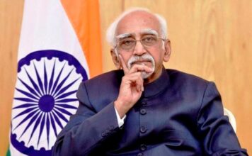 पूर्व उप राष्ट्रपति हामिद अंसारी का सेक्युलरिज्म जरा समझ लें पूर्व उप राष्ट्रपति हामिद अंसारी ने कहा है कि वह सेक्युलरिज्म मौजूदा सरकार के शब्दकोश में नहीं है, जो 2014 से पहले की केंद्र सरकार के शब्दकोश में था