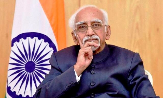 पूर्व उप राष्ट्रपति हामिद अंसारी का सेक्युलरिज्म जरा समझ लें पूर्व उप राष्ट्रपति हामिद अंसारी ने कहा है कि वह सेक्युलरिज्म मौजूदा सरकार के शब्दकोश में नहीं है, जो 2014 से पहले की केंद्र सरकार के शब्दकोश में था