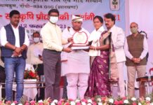 लाह की खेती को झारखंड में मिलेगा कृषि का दर्जा, एमएसपी भी लाह की खेती को झारखंड में कृषि का दर्जा दिया जाएगा और न्यूनतम समर्थन मूल्य (एमएसपी) भी तय की जाएगी। मुख्यमंत्री हेमंत सोरेन ने यह घोषणा की।