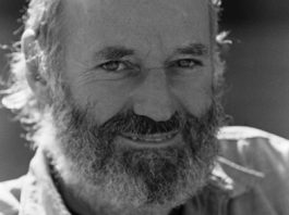 लारेंस फरलेंग्टी की की मौत पर शहर में मातम मना… लारेंस फरलेंग्टी ने 101 साल की उम्र में भी कविता लिखी। उन्हें युद्ध से नफरत थी। मानवता से मुहब्बत के आदी थी। बुढ़ापे में बेहद रूमानी।