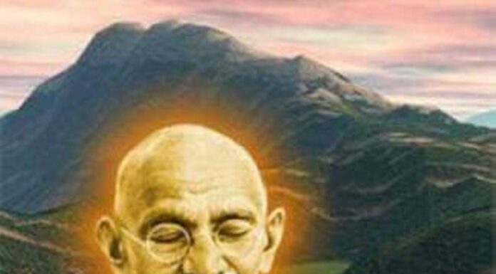 अंग्रेजी हुकूमत खत्म हो गयी, पर भारत उसी ढर्रे पर चलता रहा अग्रेजी हुकूमत खत्म हो गयी। भारत को अपने ढंगा से सजने-संवरने और अपने नियम-कानून से देश चलाने का अवसर मिल गया। लेकिन हम उसी लीक पर चलते रहे।