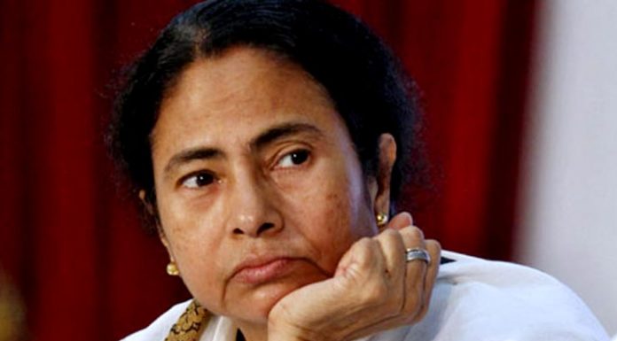 बंगाल में यदि लोकतंत्र की जीत हुई है तो हिंसा-आगजनी के पीछे कौन? बंगाल में लोकतंत्र की जीत हुई है तो अभी चल रहे हिंसा-आगजनी औप हत्याओं के पीछे कौन है? यह सवाल आज की तारीख में काफी मौजू सवाल है।