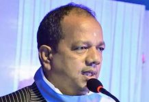 बंगाल के मुर्शिदाबाद में मंत्री जाकिर हुसैन पर जानलेवा हमला पश्चिम बंगाल के मंत्री जाकिर हुसैन पर मुर्शिदाबाद के नीमता स्टेशन पर  कल रात हुए बम हमले की जांच अब एनआईए करेगी। टीम रवाना हो गयी है।