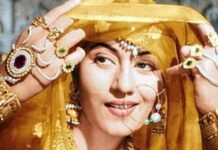 मुगल-ए-आजम भारतीय सिनेमा की पेशानी पर लिखी गई इबारत मुगल-ए-आजम वह फिल्म थी, जो सबके सर चढ़ कर बोली थी। साठ साल पहले। सन साठ में। महीना था अगस्त। तारीख थी पांच। रिलीज हुई थी यह फिल्म।