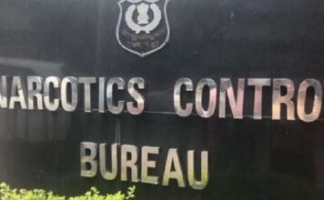 मुंबई पुलिस कहां सोई थी, अब पकड़े जा रहे नशे के बड़े सौदागर मुंबई की स्काटलैंड पुलिस अब तक कहां थी! केंद्र सरकार के नारकोटिक्स कंट्रोल ब्यूरो (एन.सी.बी.) के दस्ते इन दिनों मुंबई में प्रभावशाली लोगों को गिरफ्तार कर रहे हैं।