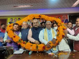 ईसाई व मुस्लिम बने दलितों को आरक्षण के पक्ष में नहीं है भाजपा ईसाई व मुस्लिम बने दलितों को आरक्षण के पक्ष में भाजपा नहीं है। रविदास जयंती पर सांसद व बिहार के पूर्व डिप्टी सीएम सुशील कुमार मोदी ने यह बात कही।