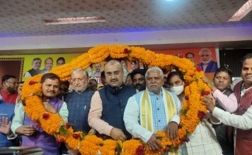 ईसाई व मुस्लिम बने दलितों को आरक्षण के पक्ष में नहीं है भाजपा ईसाई व मुस्लिम बने दलितों को आरक्षण के पक्ष में भाजपा नहीं है। रविदास जयंती पर सांसद व बिहार के पूर्व डिप्टी सीएम सुशील कुमार मोदी ने यह बात कही।