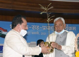 बिहार विधानसभा भवन के शताब्दी वर्ष का शुभारंभ बिहार विधानसभा भवन शताब्दी वर्ष का दीप प्रज्जवलित कर शुभारंभ करते हुए मुख्यमंत्री नीतीश कुमार ने इसके इतिहास और प्रसंगों पर प्रकाश डाला।