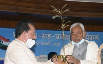 बिहार विधानसभा भवन के शताब्दी वर्ष का शुभारंभ बिहार विधानसभा भवन शताब्दी वर्ष का दीप प्रज्जवलित कर शुभारंभ करते हुए मुख्यमंत्री नीतीश कुमार ने इसके इतिहास और प्रसंगों पर प्रकाश डाला।