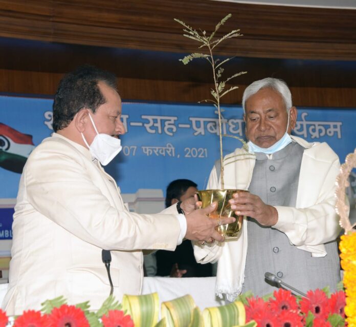 nitish बिहार विधानसभा भवन शताब्दी वर्ष का दीप प्रज्जवलित कर शुभारंभ करते हुए मुख्यमंत्री नीतीश कुमार ने इसके इतिहास और प्रसंगों पर प्रकाश डाला।