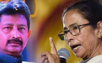 राजीव बनर्जी और ममता बनर्जी एक दूसरे की कलई खोल रहे हैं राजीव बनर्जी और ममता बनर्जी एक दूसरे की कलई खोल रहे हैं। दोनों नेताओं के बीच जुबानी जंग छिड़ी है। राजीव बनर्जी ममता का साथ छोड़ अब बीजेपी में हैं।