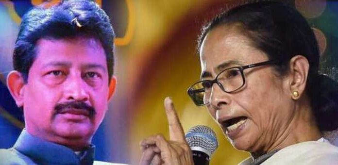 राजीव बनर्जी और ममता बनर्जी एक दूसरे की कलई खोल रहे हैं राजीव बनर्जी और ममता बनर्जी एक दूसरे की कलई खोल रहे हैं। दोनों नेताओं के बीच जुबानी जंग छिड़ी है। राजीव बनर्जी ममता का साथ छोड़ अब बीजेपी में हैं।