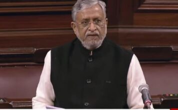 आरजेडी-कांग्रेस का फर्जी सेकुलरिज्म से बढ़ा कम्युनलिज्मः मोदी कैंसर के इलाज के लिए मुजफ्फरपुर में 100 बेड का अस्पताल बनेगा। केंद्र सरकार ने अस्पताल बनाने की मंजूरी जमीन मिलने पर पहले ही दे दी है।