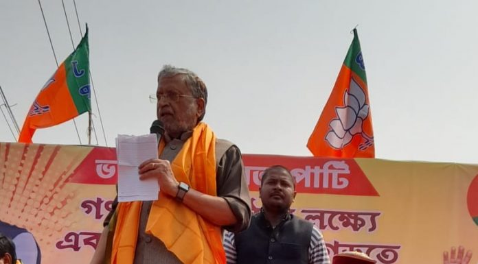 बीजेपी की परिवर्तन यात्रा में शामिल हुए सांसद सुशील कुमार मोदी बीजेपी की ओर से निकाली गयी परिवर्तन यात्रा में आरामबाग में बिहार के पूर्व उपमुख्यमंत्री व बीजेपी सांसद सुशील कुमार मोदी भी शामिल हुए।