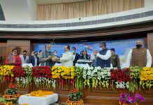 एनडीए ने ही शुरू की बिहार में पूरे बजट की परंपराः सुशील मोदी एनडीए ने बिहार में पूरे बजट को एक साथ पारित कराने की परंपरा की शुरुआत की। यह बात पूर्व उपमुख्यमंत्री और राज्यसभा सदस्य सुशील कुमार मोदी ने कही।