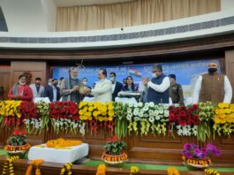एनडीए ने ही शुरू की बिहार में पूरे बजट की परंपराः सुशील मोदी एनडीए ने बिहार में पूरे बजट को एक साथ पारित कराने की परंपरा की शुरुआत की। यह बात पूर्व उपमुख्यमंत्री और राज्यसभा सदस्य सुशील कुमार मोदी ने कही।