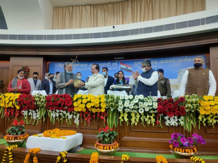 एनडीए ने बिहार में पूरे बजट को एक साथ पारित कराने की परंपरा की शुरुआत की। यह बात पूर्व उपमुख्यमंत्री और राज्यसभा सदस्य सुशील कुमार मोदी ने कही।