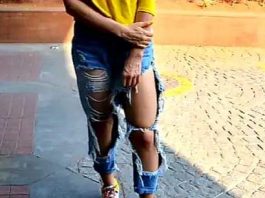 फटा जींस पहनने का फैशन अभिव्यक्ति की स्वतंत्रता जैसा मुद्दा फटा जींस पहनने की स्वतंत्रता मूलतः अभिव्यक्ति की स्वतंत्रता का ही एक रूप है। पर इसका उपयोग कई बार आदमी को हास्यास्पद बना देता है।