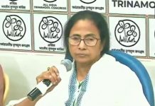 घुसपैठ पर ममता बनर्जी 2005 का स्टैंड 2021 में भूल गयी हैं घुसपैठ पर ममता बनर्जी का 2005 में जो स्टैंड था, वह ममता 2021 में भूल गयी हैं। किंतु संकेत हैं कि मतदाता उन्हें इस बार याद दिला देंगे!