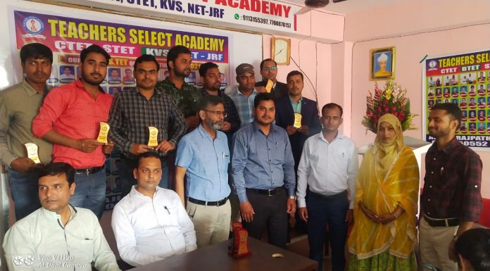 शिक्षक पात्रता परीक्षा में सफल छात्र-छात्राओं का हुआ सम्मान शिक्षक पात्रता परीक्षा की तैयारी कराने वाले सबसे बड़े संस्थान टीचर्स सेलेक्ट एकैडमी ने इस बार बिहार में शिक्षक पात्रता परीक्षा में सफल छात्रों का सम्मान किया।
