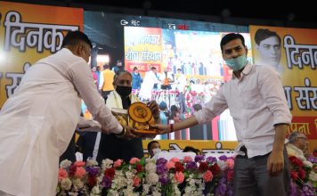 दिनकर ने भी फिल्मों की अश्लीलता पर उठाया था सवाल ‘दिनकर शोध संस्थान’ के स्थापना दिवस पर सांसद सुशील कुमार मोदी ने कहा कि दिनकर ने भी फिल्मों की अश्लीलता पर सवाल उठाया था।