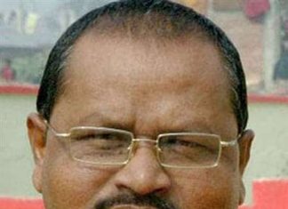 जेडीयू विधायक की जातीय टिप्पणी पर गरमाया वैश्य समाज जेडीयू विधायक गोपाल मंडल ने वैश्य समाज के खिलाफ एक ऐसी जातीय टिप्पणी कर दी है, जिससे बिहार के वैश्य समाज के लोग आक्रोशित हो गये हैं।