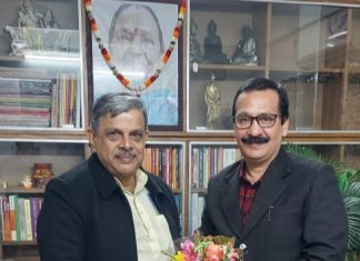 आरएसएस के नए सरकार्यवाह होसबाले के सामने हैं कई चुनौतियां आरएसएस के नए सरकार्यवाह दत्तात्रेय होसबाले हैं तो बड़े दिल वाले, लेकिन संघ के सरकार्यवाह के रूप में उनके सामने हैं चुनौतियां भी हैं।