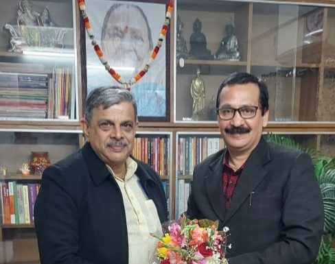 आरएसएस के नए सरकार्यवाह होसबाले के सामने हैं कई चुनौतियां आरएसएस के नए सरकार्यवाह दत्तात्रेय होसबाले हैं तो बड़े दिल वाले, लेकिन संघ के सरकार्यवाह के रूप में उनके सामने हैं चुनौतियां भी हैं।