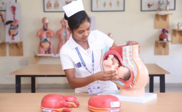 मानव सेवा कर स्वावलंबन की ओर बढ़ रही हैं झारखंड की बेटियां मानव सेवा कर स्वावलंबन की ओर झारखंड की बेटियां बढ़ रही हैं। मुख्यमंत्री हेमंत सोरेन की योजना से हाशिये पर खड़ी बेटियां आत्मनिर्भर बन रही हैं।