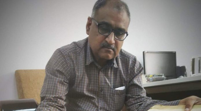 ‘हिन्दोस्थान’ अखबार में हिन्दी, उर्दू और अंग्रेजी खबरें एक साथ ‘हिन्दोस्थान’ अखबार में हिन्दी, उर्दू और अंग्रेजी खबरें साथ छपती थीं। यह अभिनव प्रयोग था। हिन्दी से शुरू होकर बाद में यह बदलाव देखने को मिला।