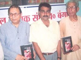 अच्युतानंद मिश्र का हिन्दी पत्रकारिता में अवदान असाधारण है अच्युतानंद मिश्र (बायें) का हिंदी पत्रकारिता में पिछले पांच दशकों का अवदान असाधारण है। इस दौरान हिन्दी पत्रकारिता में उनकी धाक और साख अतुलनीय है।