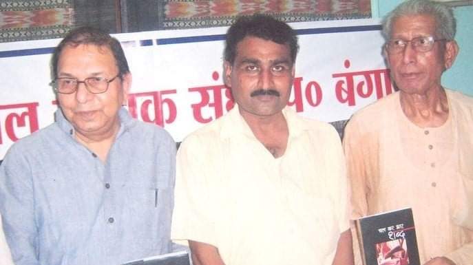 अच्युतानंद मिश्र का हिन्दी पत्रकारिता में अवदान असाधारण है अच्युतानंद मिश्र (बायें) का हिंदी पत्रकारिता में पिछले पांच दशकों का अवदान असाधारण है। इस दौरान हिन्दी पत्रकारिता में उनकी धाक और साख अतुलनीय है।