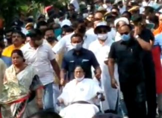 ममता बनर्जी ने अमित शाह पर लगाये आरोप, कहा- साजिश रच रहे हैं ममता बनर्जी ने अमित शाह पर 5 गंभीर आरोप लगाये हैं। ममता बनर्जी ने कहा कि गृह मंत्री अमित शाह कोलकाता में बैठ कर साजिश रचने में जुटे हैं।