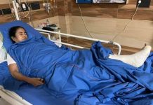 ममता बनर्जी पर हमला हुआ या महज हादसा था, उठ रहे सवाल ममता बनर्जी पर नंदीग्राम में हमला हुआ या महज हादसा था, इस पर सवाल उठने लगे हैं। ममता ने कल जैसा आरोप लगाया, आज वैसा रुख नहीं था।